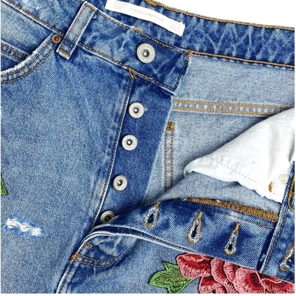 Zara Trafaluc denimwear Rose Patch cutoff Jean shorts size 6 - Picture 5 of 9